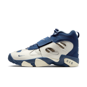Nike Men's Air Diamond Turf II Shoes in White | II7080-100 $102.97