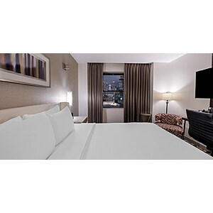 [Travelzoo Members] Hotel Felix Chicago From $59 Weeknight or From $65 Weekends & Waived Urban Fee (Travel Thru March 2027)