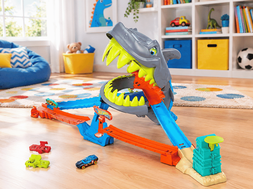 Hot Wheels City Shark Chomp Beach Playset Only $17.xx on Amazon (Reg $33)