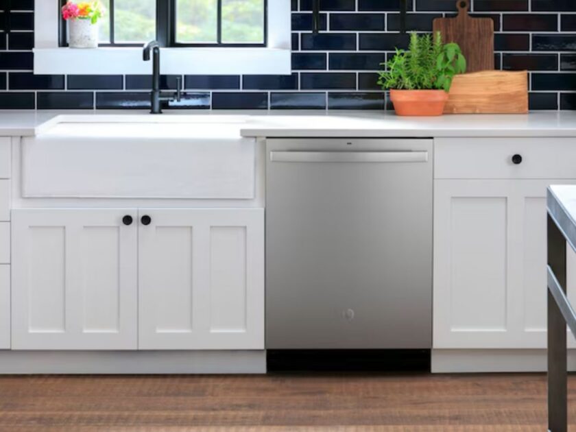 TODAY ONLY! GE 24″ Dishwasher Just $399 Shipped at Lowe’s (Reg. $669)