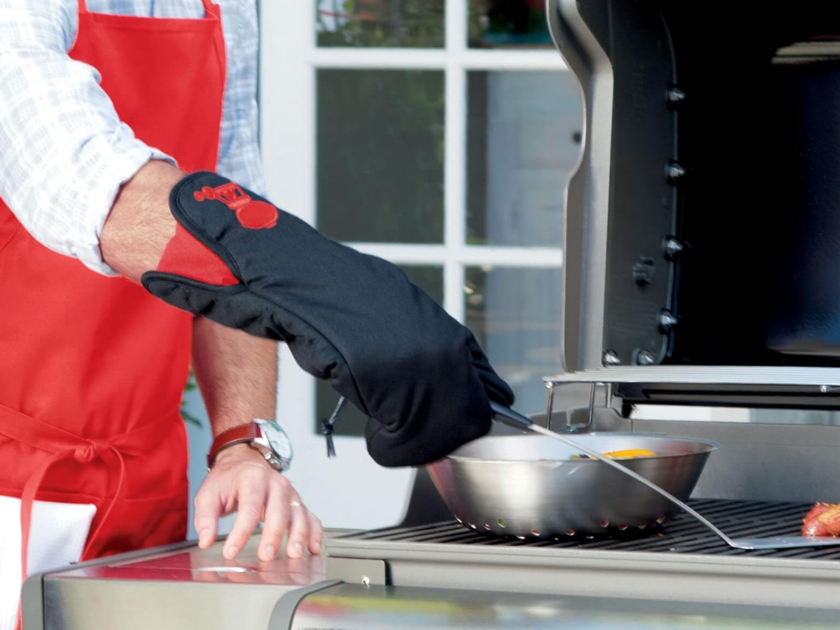 Weber Barbecue Mitt with Red Kettle Embroidery Only $5.xx on Amazon (Reg $14)