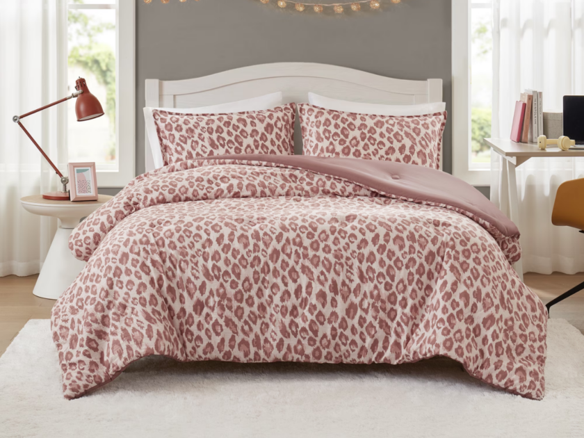Mainstays 3-Piece Queen Comforter Set Only $25 at Walmart