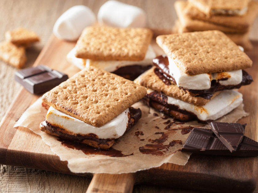 National S’mores Day 2026: Freebies & Deals for August 10 🔥🍫