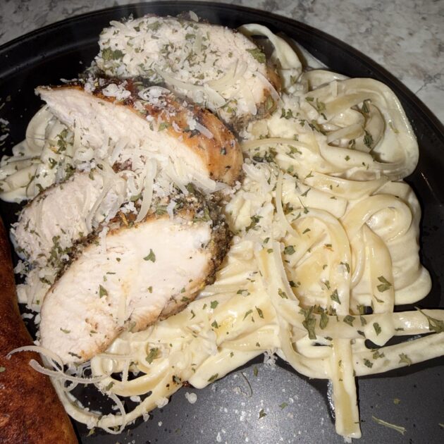 Creamy Olive Garden Alfredo (Easy Copycat Recipe)