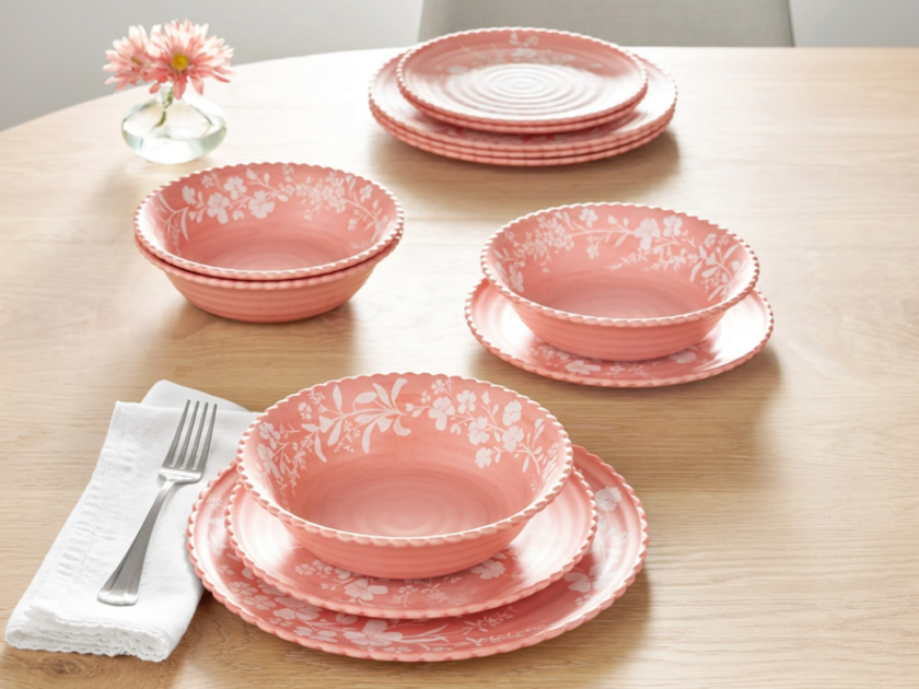 The Pioneer Woman Daisy 12-Piece Bamboo Melamine Dinnerware Set Only $14 at Walmart (Reg $30)