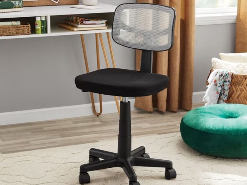 Mainstays Task Chair Just $11.54 at Walmart (Reg. $33)