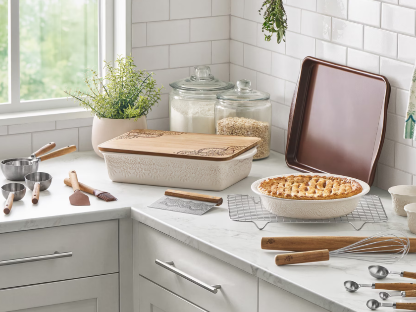 The Pioneer Woman 20-Piece Bakeware Set Only $47.97 Shipped (Reg. $120)